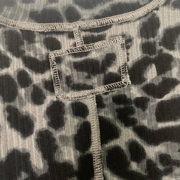 Naileski Women’s Long Sleeve Crew Neck Leopard Print Waffle Knit Top, Sz Large - Picture 9 of 10